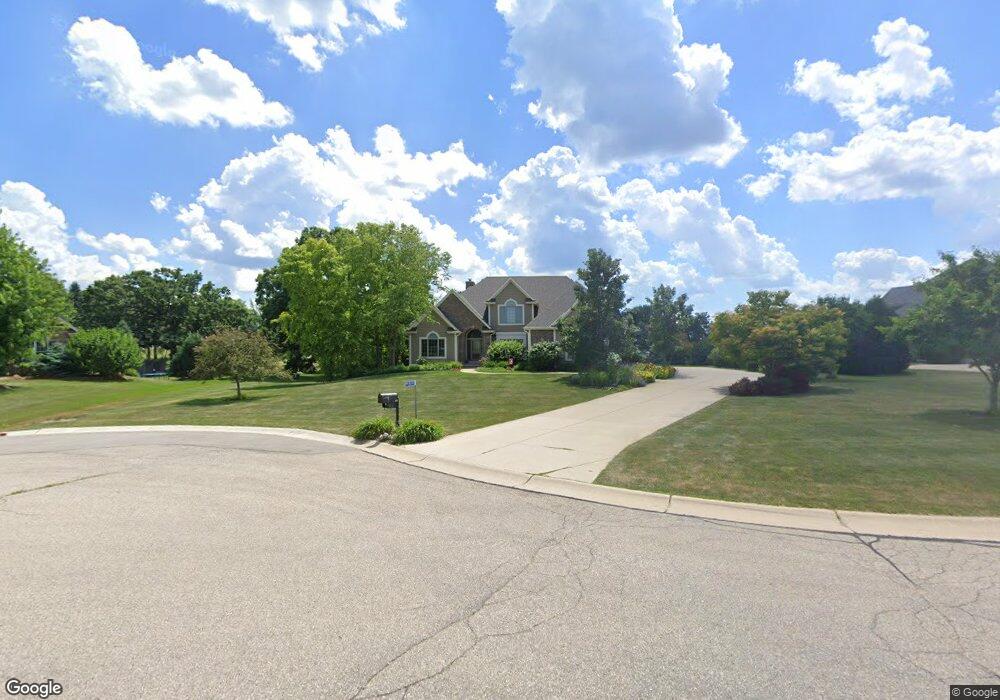 N60W27037 Kates Ct, Sussex, WI 53089 - photo 1