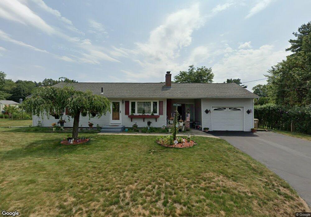 133 Ridgeview Cir, Ludlow, MA 01056 - photo 1