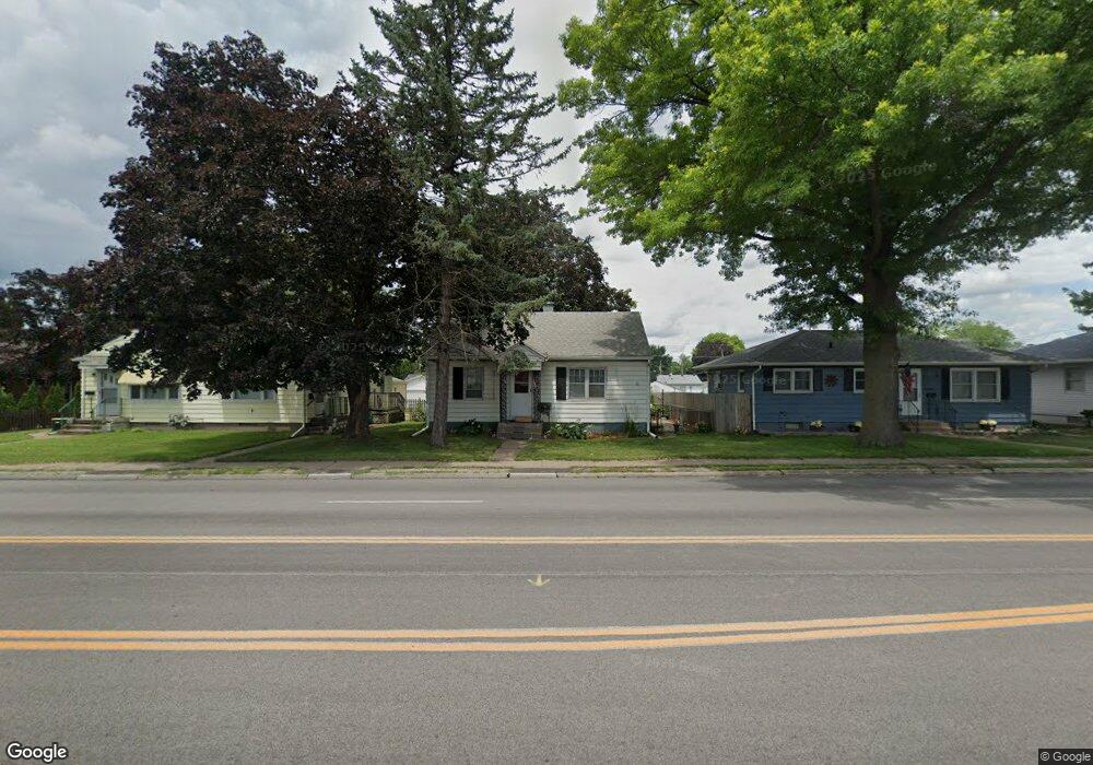 2424 W Locust St, Davenport, IA 52804 - photo 1