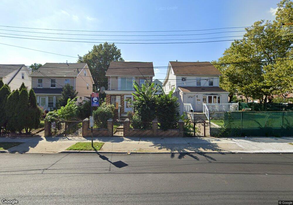 7302 164th St, Fresh Meadows, NY 11366 - photo 1