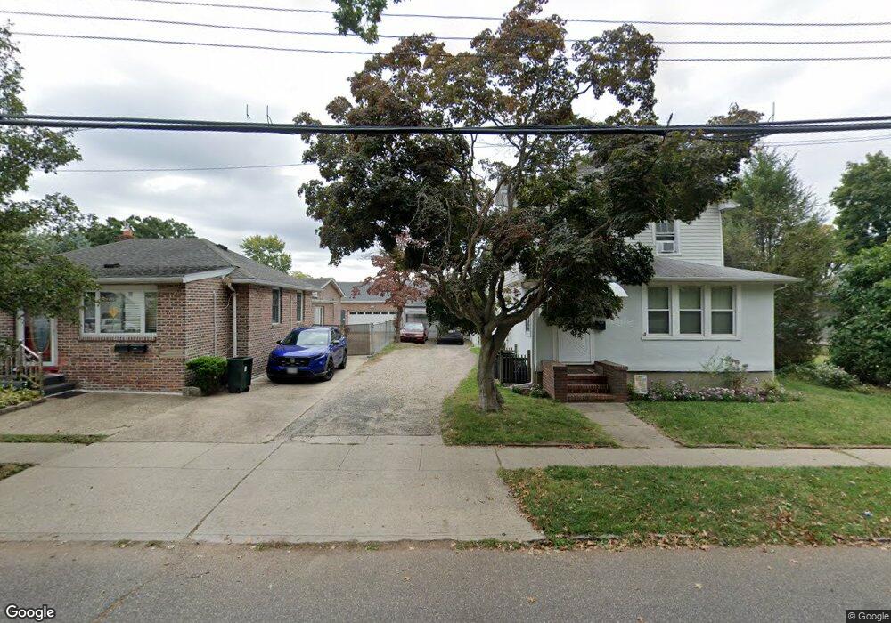 22 8th St unit 2, New Hyde Park, NY 11040 - photo 1