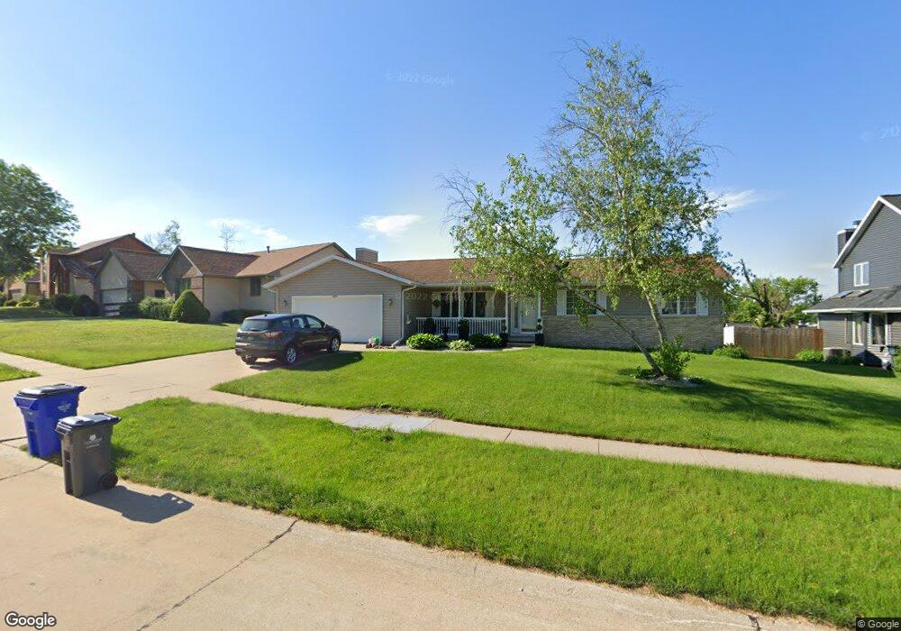 2807 Lancelot Ln NW, Cedar Rapids, IA 52405 - photo 1