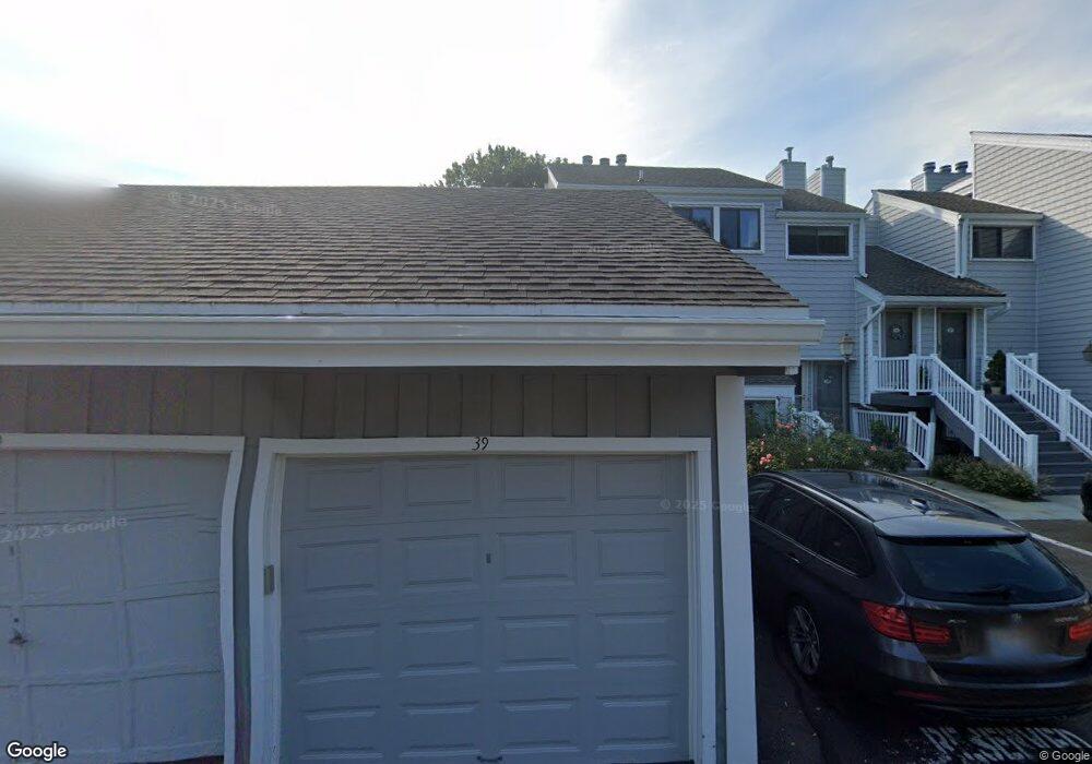 172 Rowayton Woods Dr, Norwalk, CT 06854 - photo 1