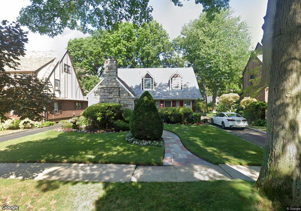 11 Pennsylvania Blvd, Floral Park, NY 11001 - photo 1