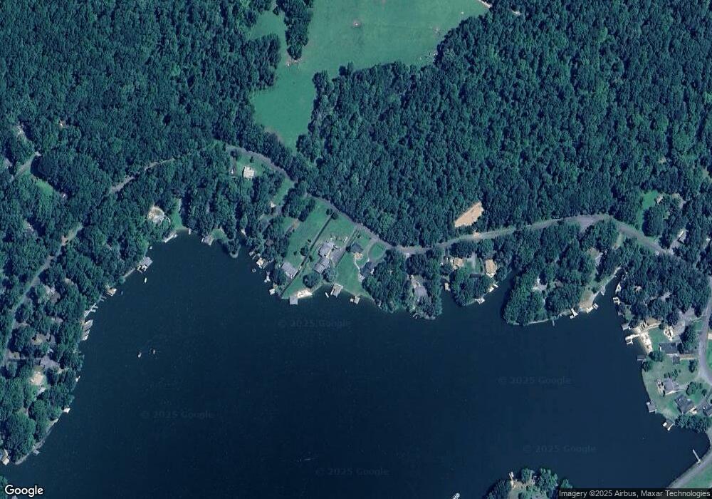 305 N Lakeshore Dr, Louisa, VA 23093 - photo 1