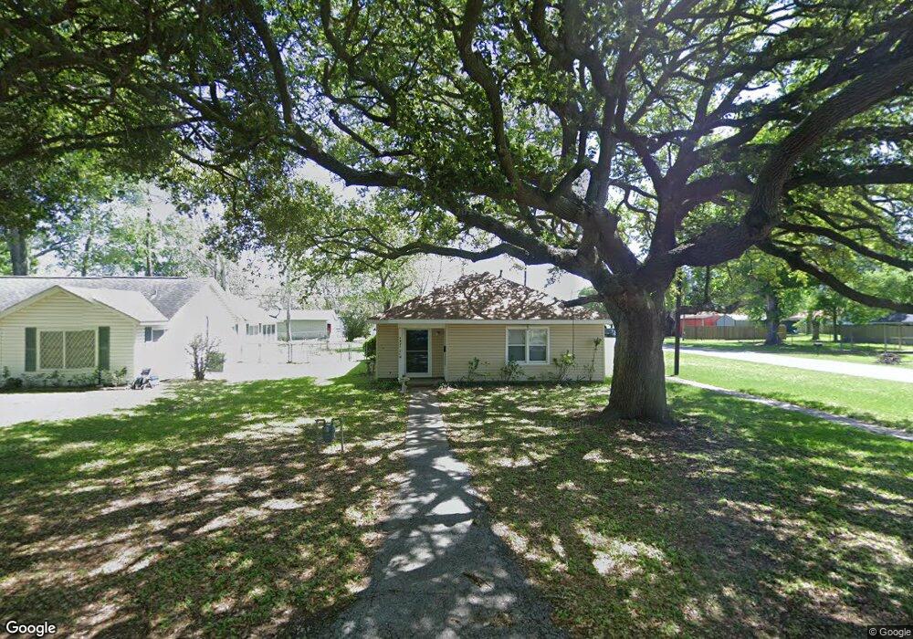 1421 Elm Ave, Bay City, TX 77414 - photo 1