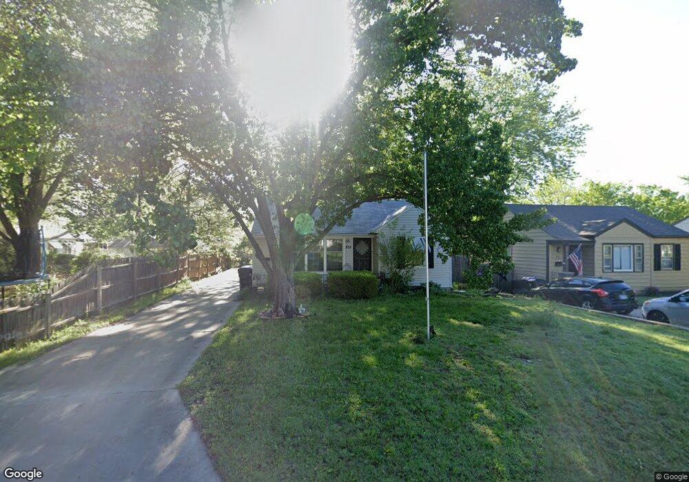 812 SW Watson Ave, Topeka, KS 66606 - photo 1