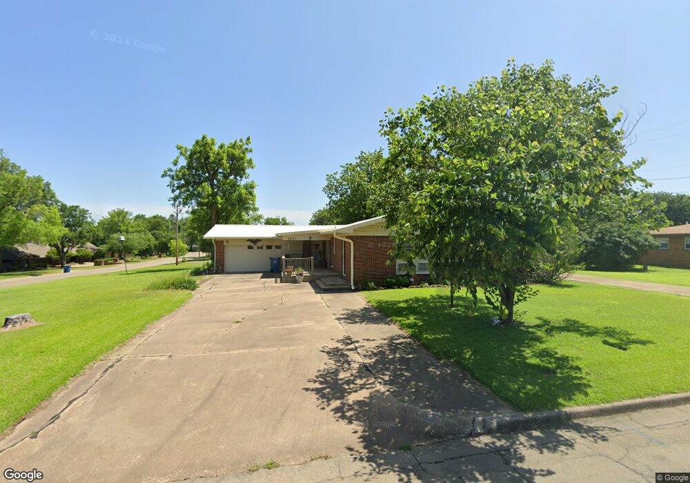 1021 E 10th St, Cushing, OK 74023 - photo 1