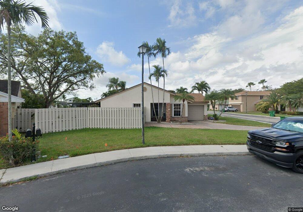 530 Mulberry Ln, Davie, FL 33325 - photo 1