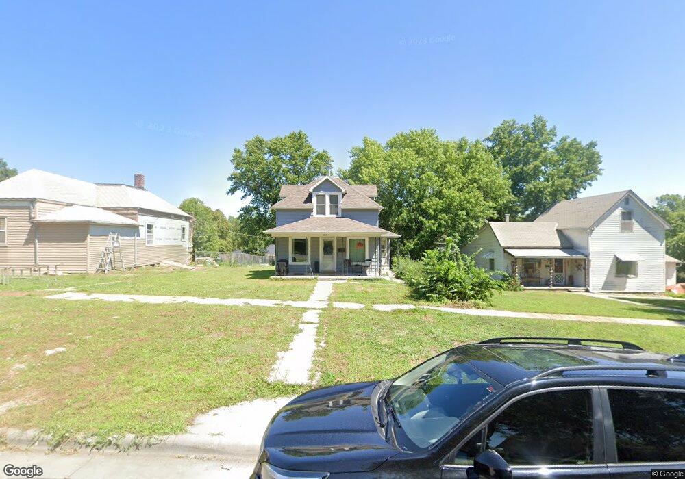 437 W 9th St, Concordia, KS 66901 - photo 1