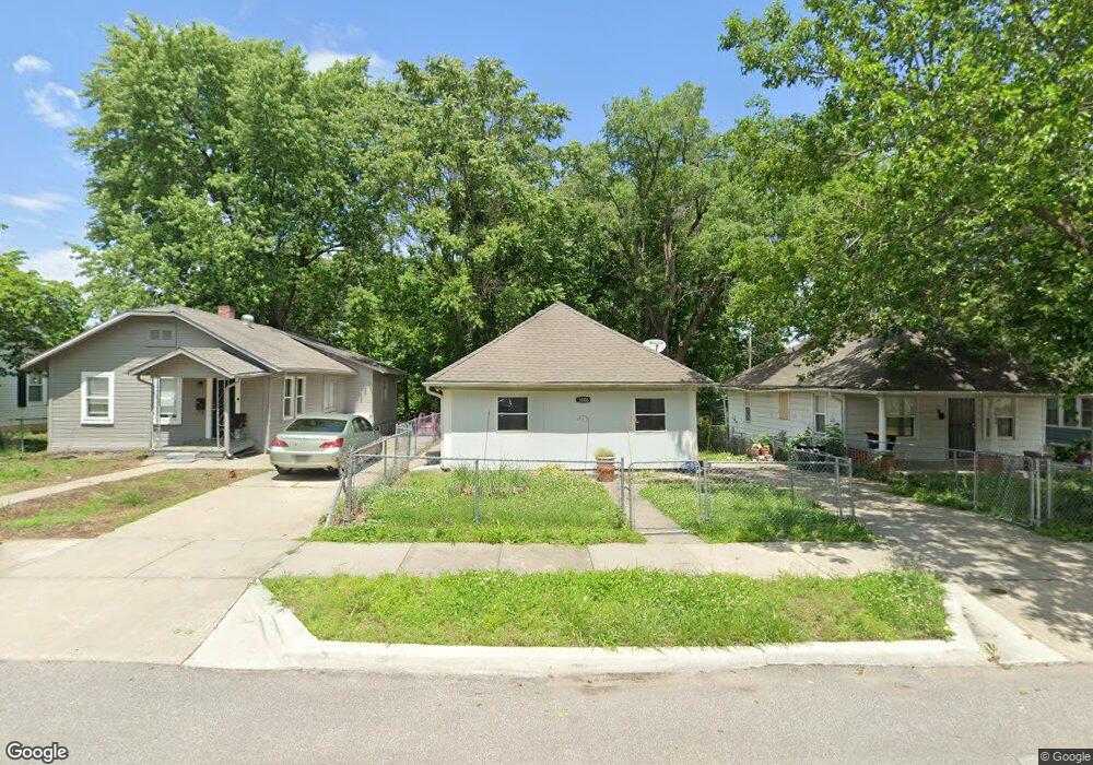 3006 E 72nd St, Kansas City, MO 64132 - photo 1
