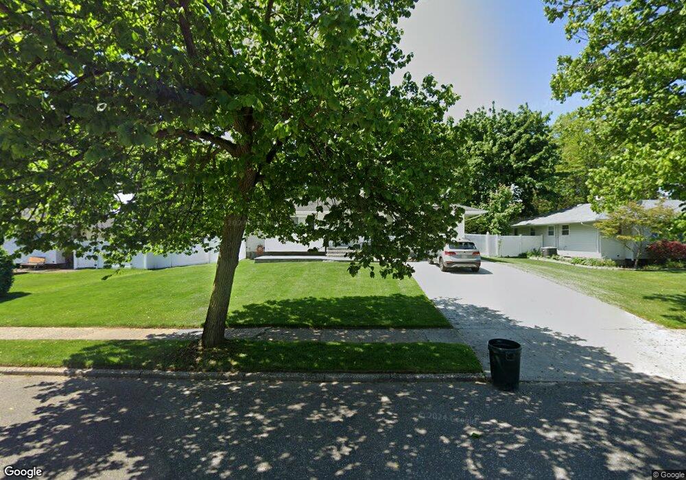 18 Eva Path, ComMacK, NY 11725 - photo 1