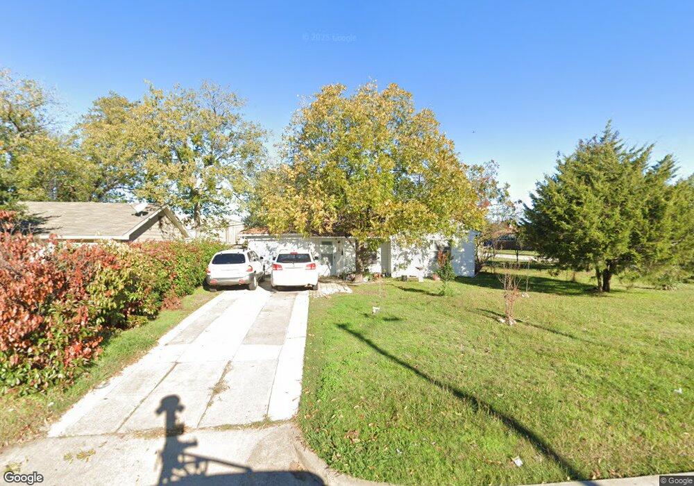 702 SW Dallas St, Grand Prairie, TX 75051 - photo 1