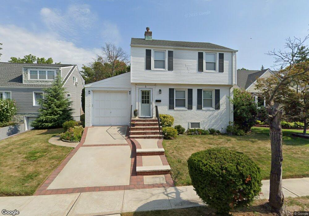 5 Cameron Ln, Valley Stream, NY 11581 - photo 1