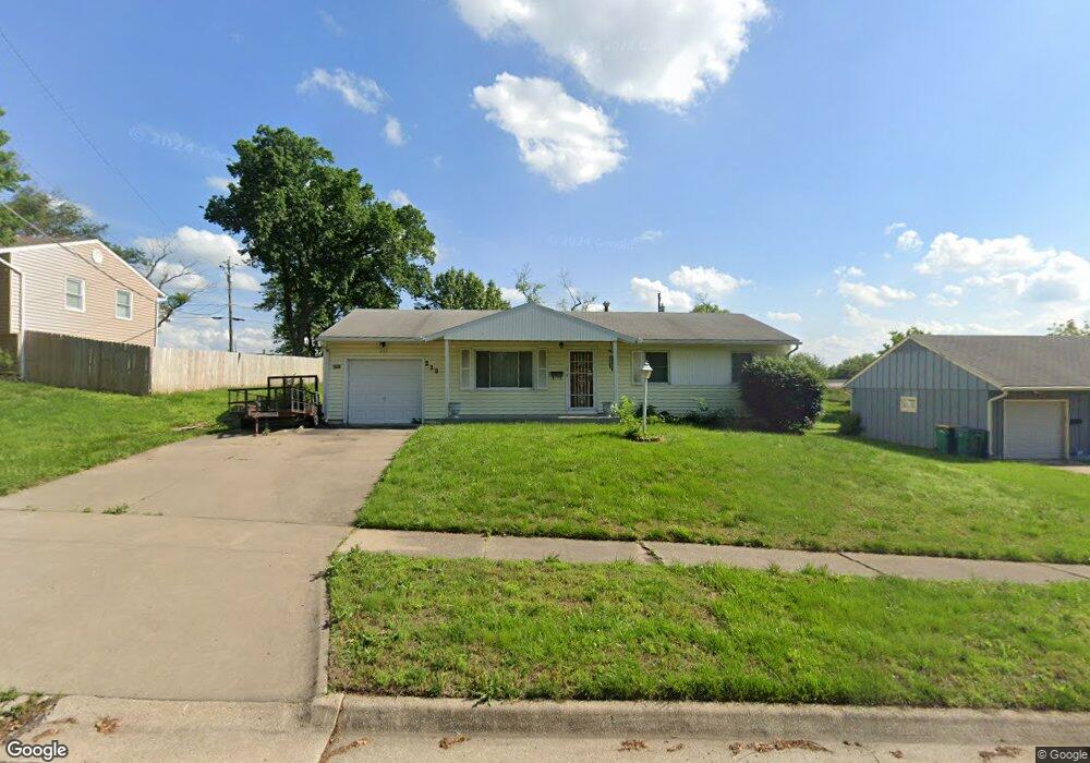 213 SW 40th Terrace, Topeka, KS 66609 - photo 1