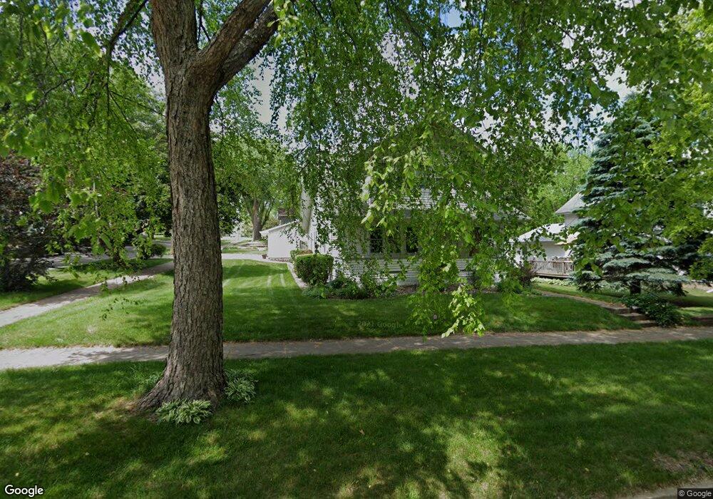 921 W 3rd St, Cedar Falls, IA 50613 - photo 1