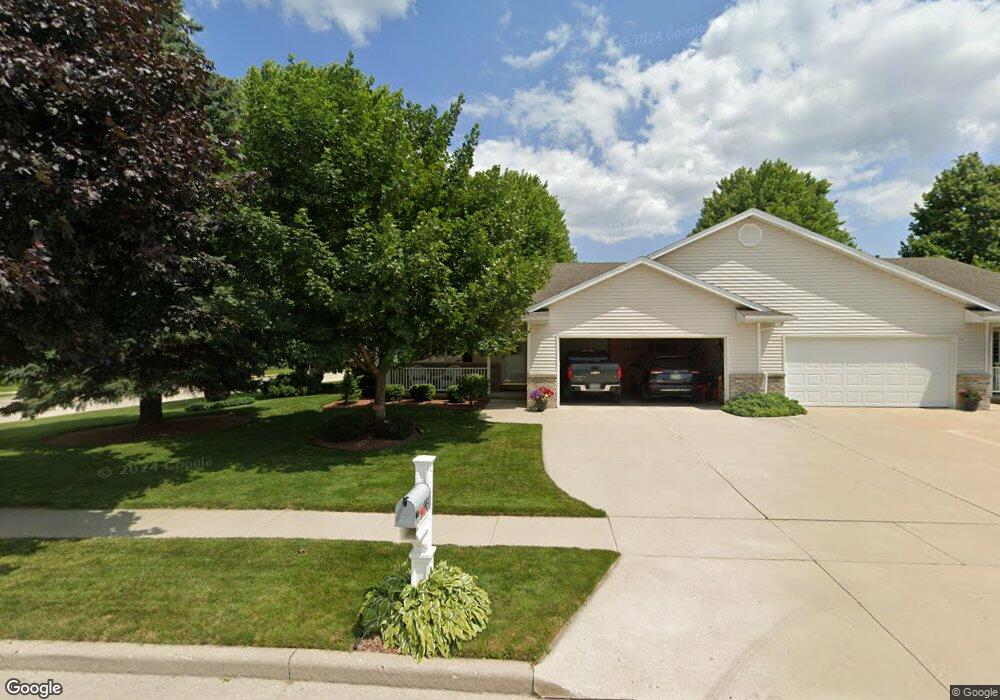 943 River Bluff Dr, Manitowoc, WI 54220 - photo 1