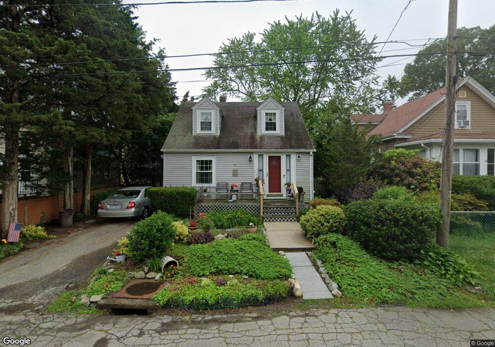 10 Beechcrest St, Warwick, RI 02888 - photo 1