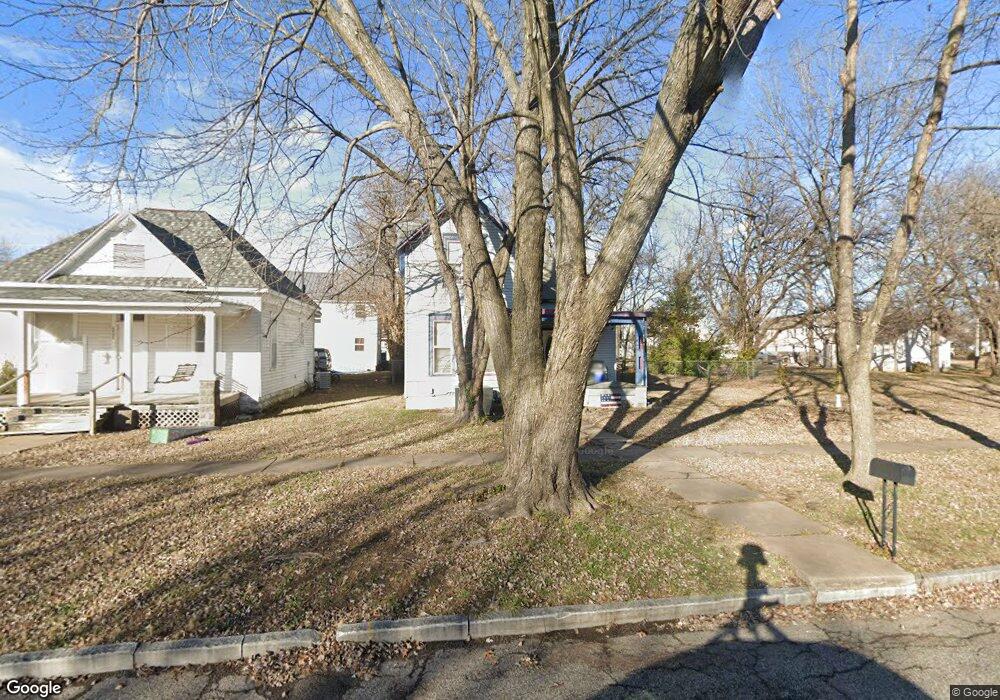 2227 Washington Ave, Parsons, KS 67357 - photo 1