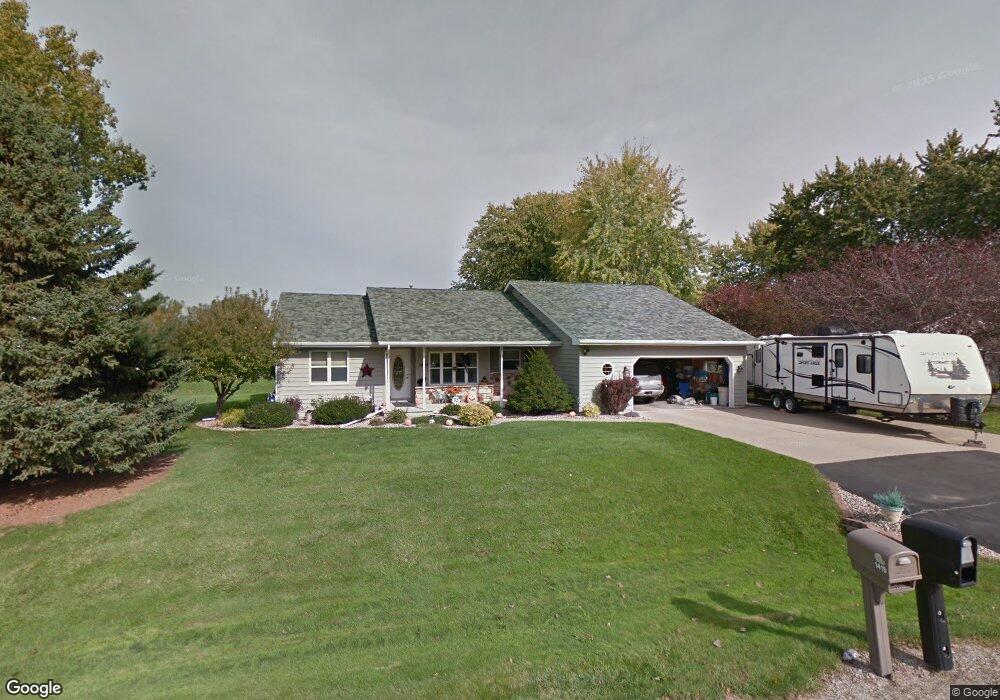 1424 W Roselawn Dr, Appleton, WI 54914 - photo 1