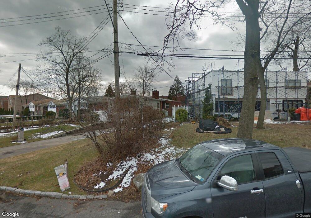 204 150th St, Whitestone, NY 11357 - photo 1