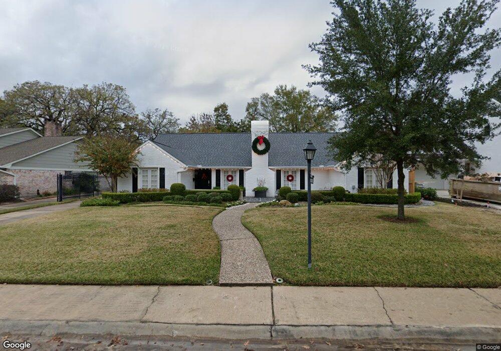 10306 Holly Springs Dr, Houston, TX 77042 - photo 1