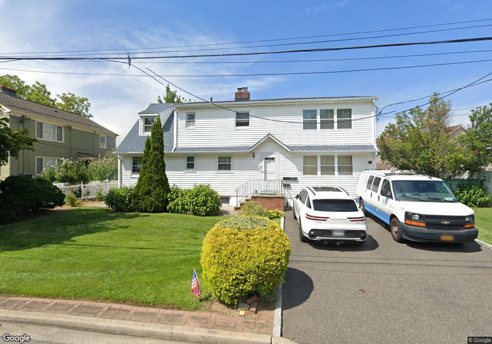 7 Nibbe Ln, Bethpage, NY 11714 - photo 1