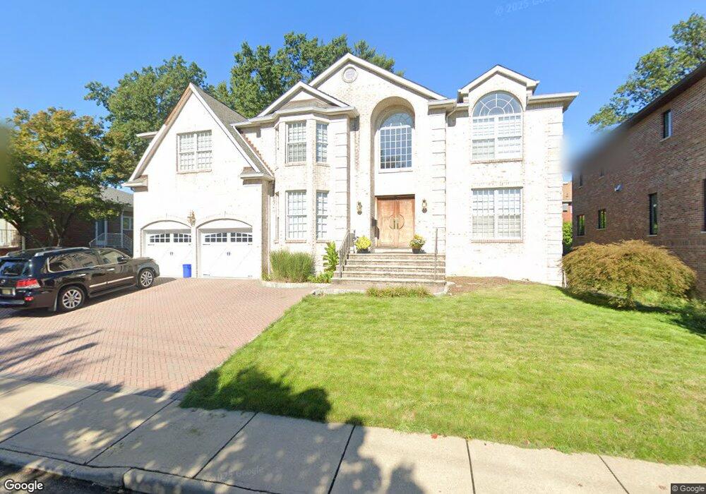 1353 Abbott Blvd, Fort Lee, NJ 07024 - photo 1