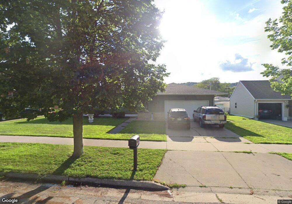 315 N Walnut St, La Crescent, MN 55947 - photo 1