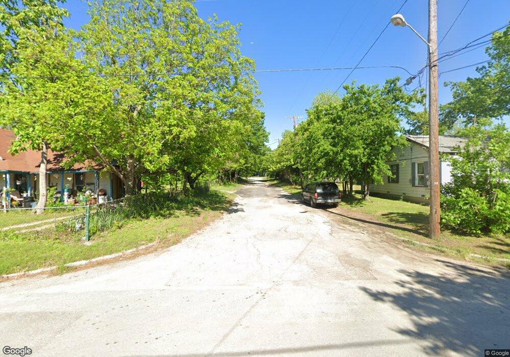 800 1/2 Lawrence St, Gainesville, TX 76240 - photo 1