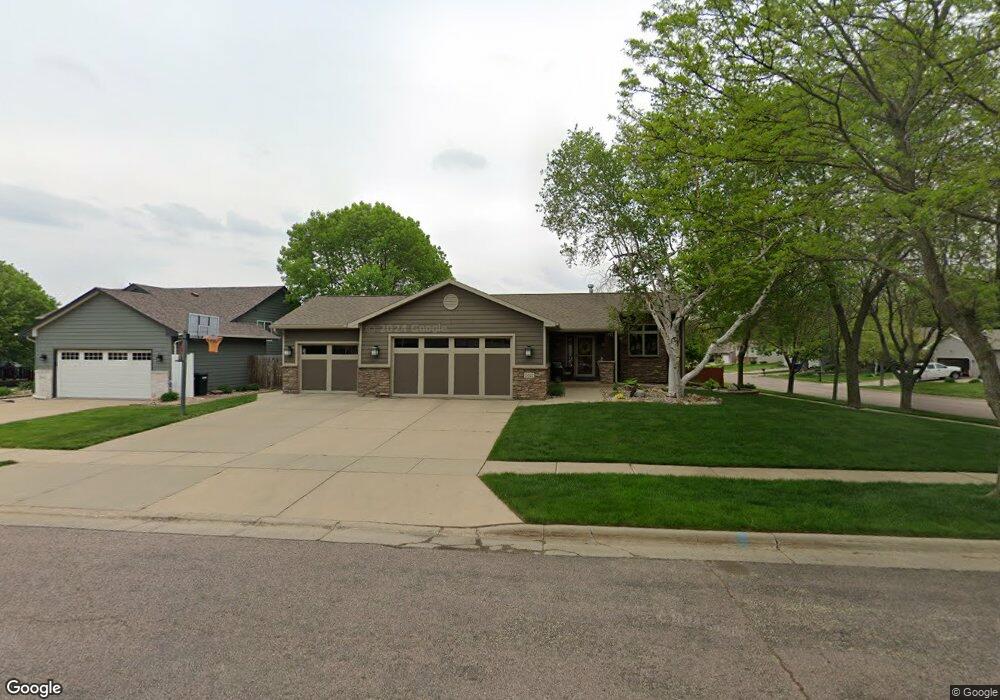 2022 S Gordon Dr, Sioux Falls, SD 57110 - photo 1