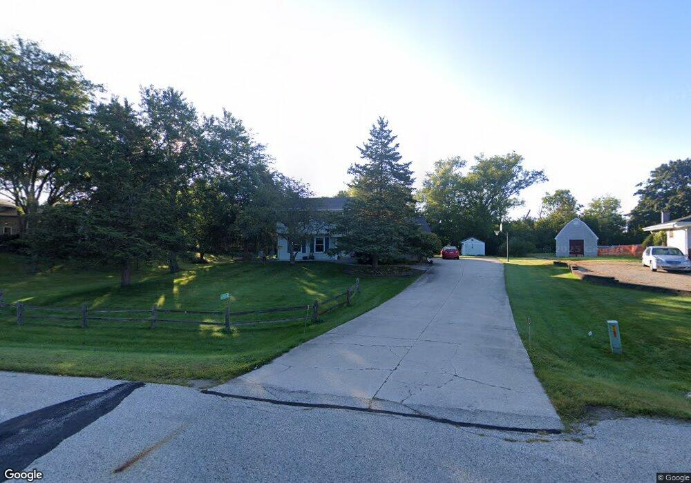 S16W32069 High Meadow Cir, Delafield, WI 53018 - photo 1