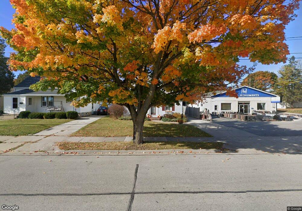 1228 N 8th St, Manitowoc, WI 54220 - photo 1