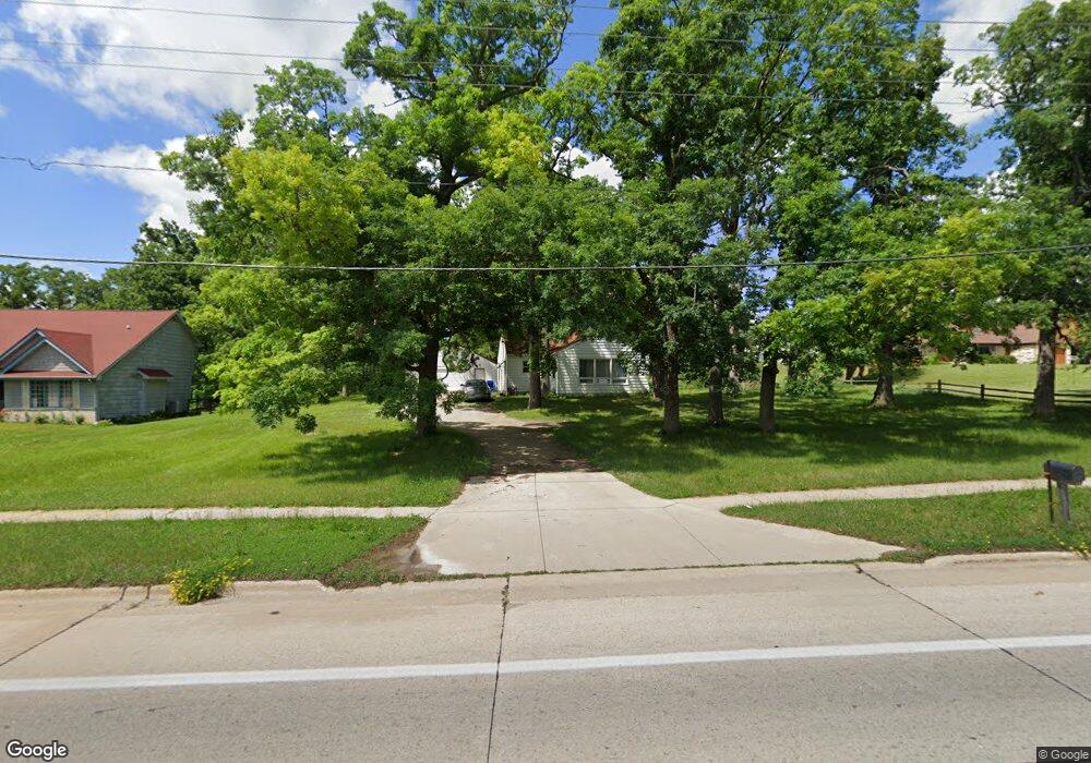 4900 42nd St NE, Cedar Rapids, IA 52411 - photo 1