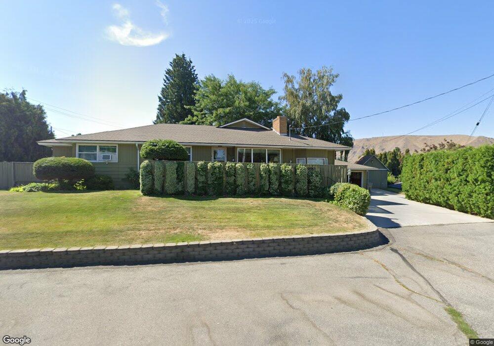 990 2nd St SE, East Wenatchee, WA 98802 - photo 1