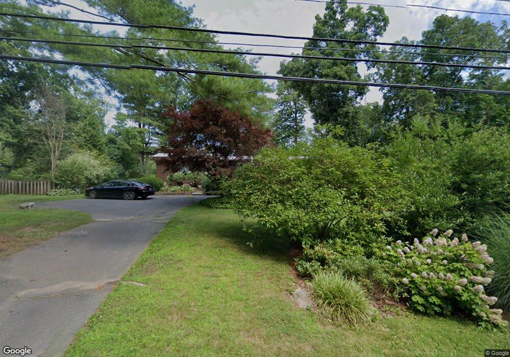 171 Duncaster Rd, Bloomfield, CT 06002 - photo 1