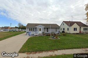 1008 Division St, Hull, IA 51239