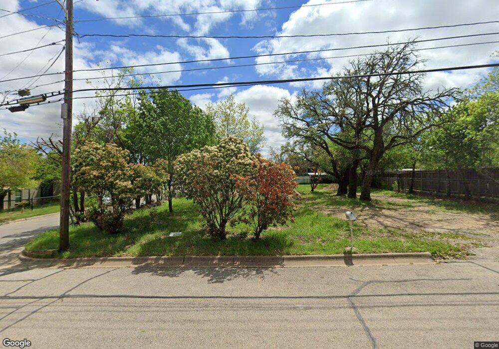 1101 W Oak St, Weatherford, TX 76086 - photo 1