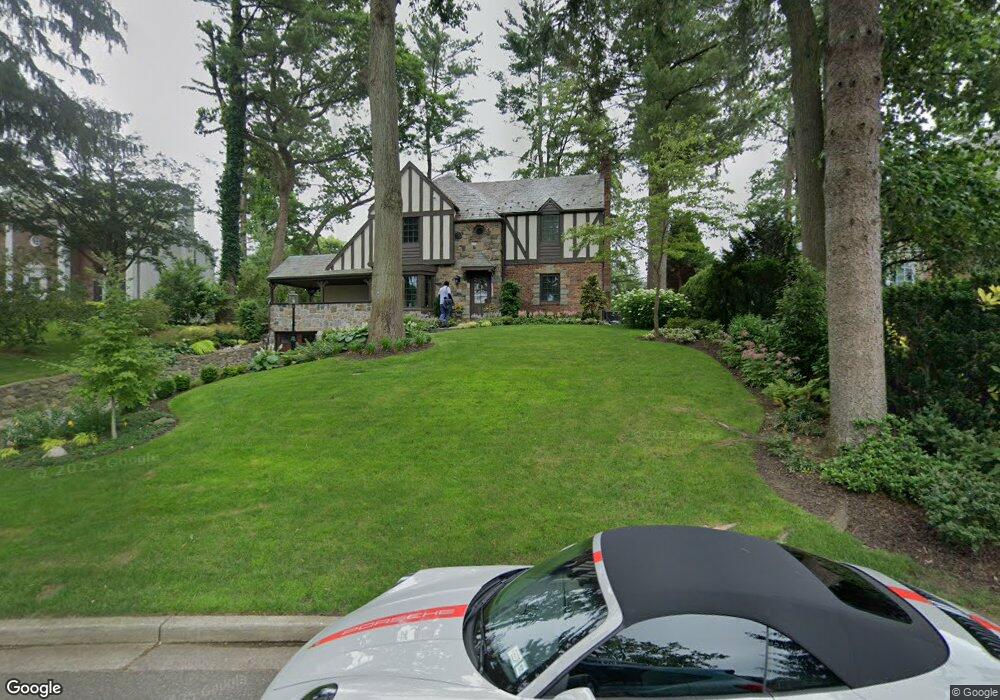 26 Soundview Crest, Manhasset, NY 11030 - photo 1