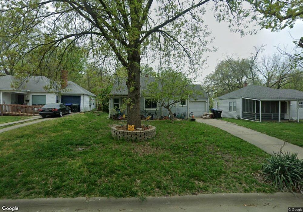 1221 SW Saline St, Topeka, KS 66604 - photo 1