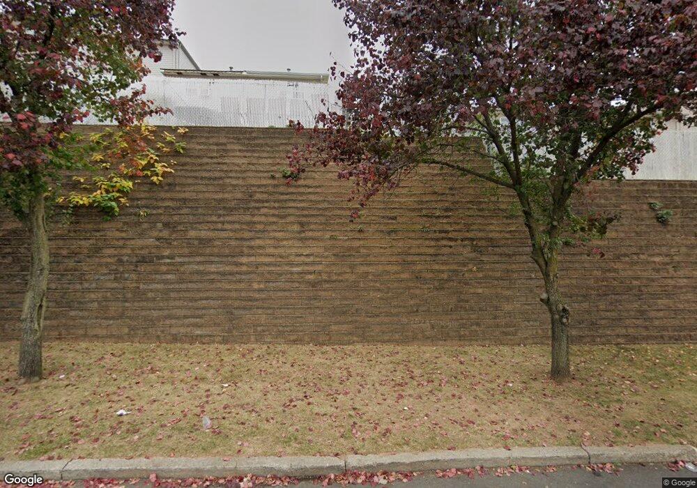 258 Skyline Dr, Staten Island, NY 10304 - photo 1