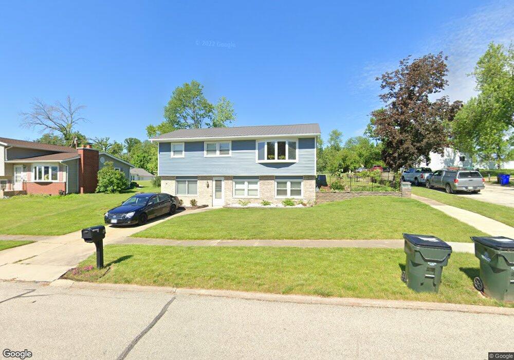 616 Robyn Ln NW, Cedar Rapids, IA 52405 - photo 1