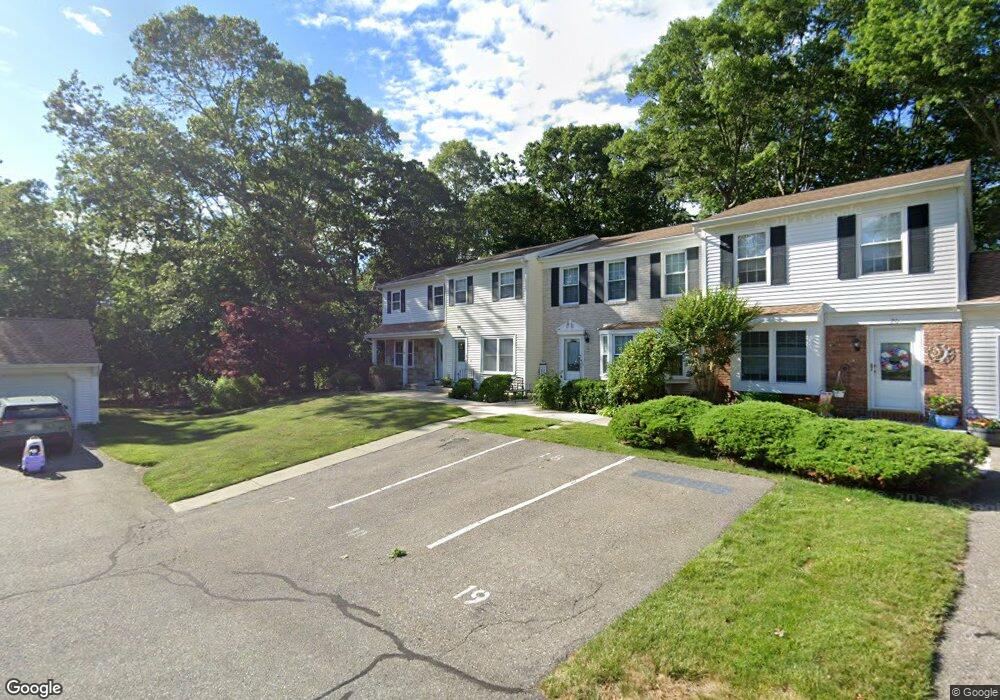 17 Thornton Commons, Yaphank, NY 11980 - photo 1