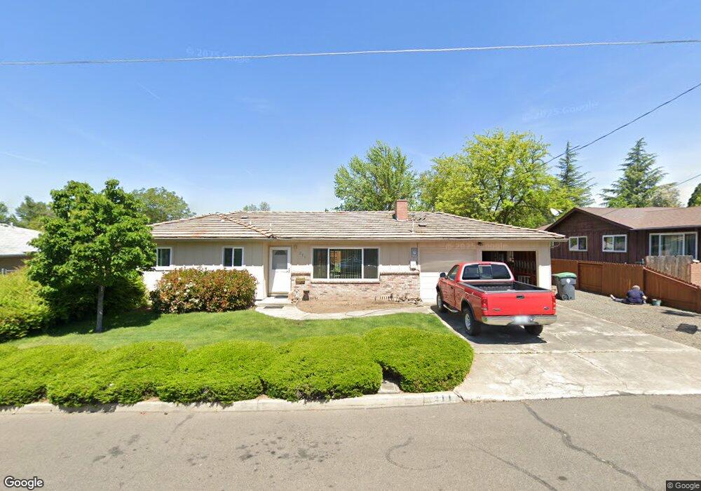 211 Windsor Way, Central Point, OR 97502 - photo 1