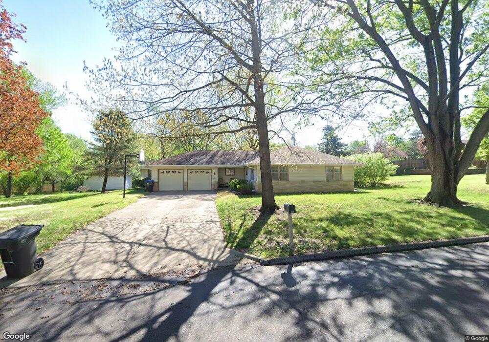 720 SW Crest Dr, Topeka, KS 66606 - photo 1