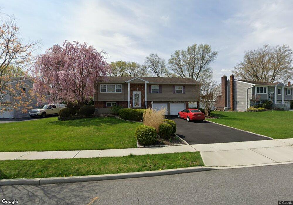 26 Pebble Place, ComMacK, NY 11725 - photo 1