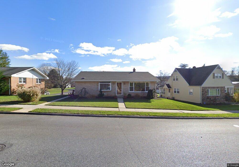 572 W Areba Ave, Hershey, PA 17033 - photo 1