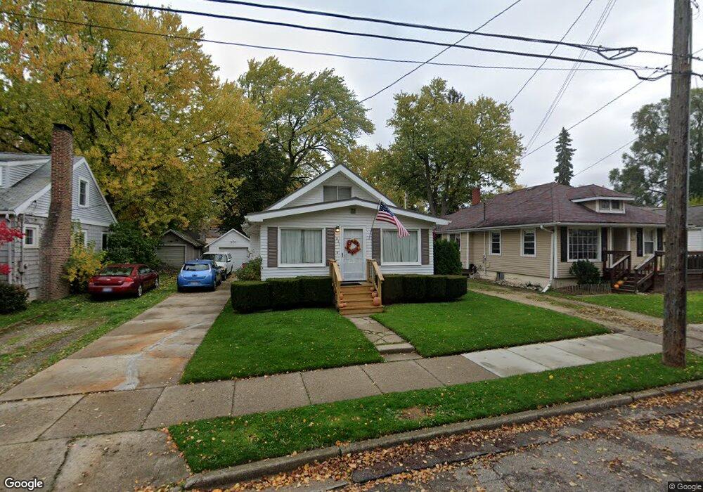 621 E Willard Ave, Lansing, MI 48910 - photo 1