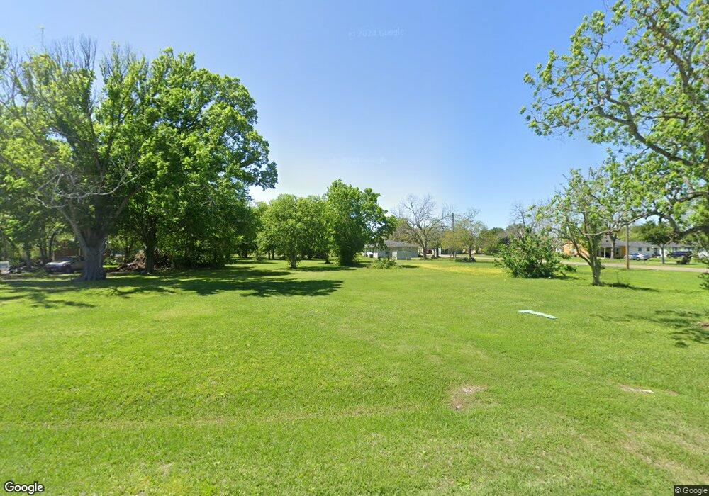 2904 Park Ave, Bay City, TX 77414 - photo 1