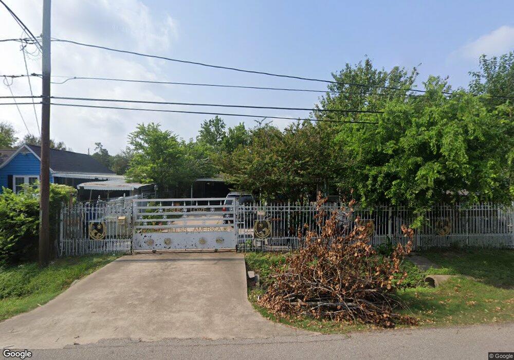 720 E Rogers St, Houston, TX 77022 - photo 1